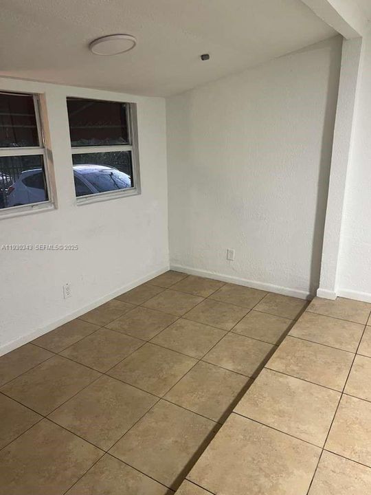 For Rent: $3,000 (3 beds, 2 baths, 680 Square Feet)