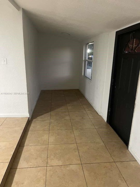 For Rent: $3,000 (3 beds, 2 baths, 680 Square Feet)