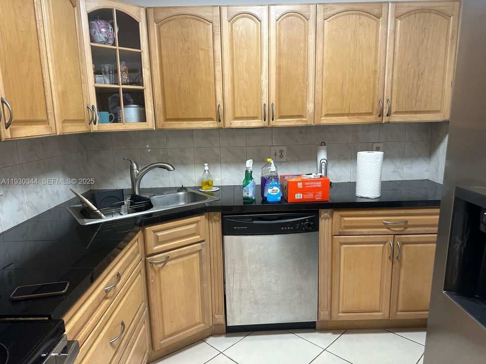 В аренду: $1,975 (1 спален, 1 ванн, 646 Квадратных фут)