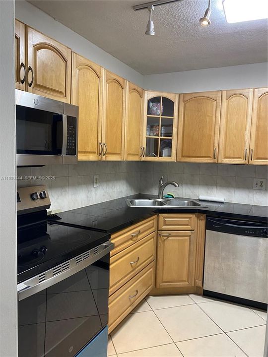 В аренду: $1,975 (1 спален, 1 ванн, 646 Квадратных фут)