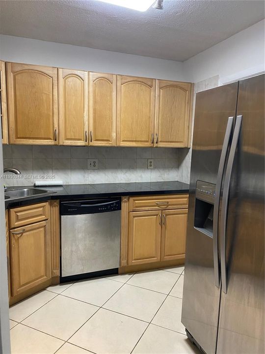 В аренду: $1,975 (1 спален, 1 ванн, 646 Квадратных фут)