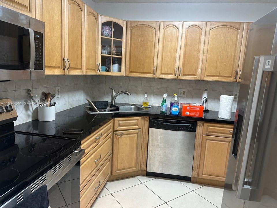 В аренду: $1,975 (1 спален, 1 ванн, 646 Квадратных фут)