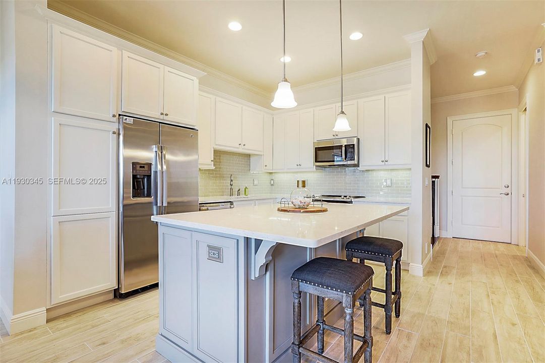 出租: $5,500 (3 贝兹, 2 浴室, 1995 平方英尺)