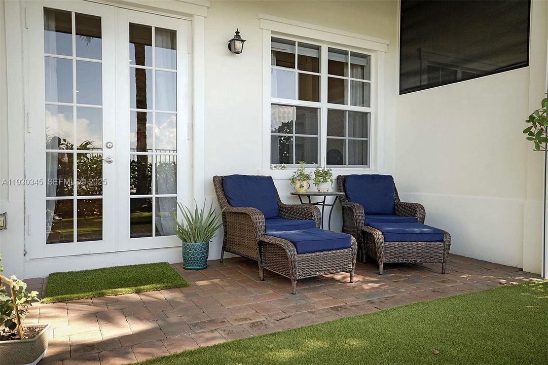 出租: $5,500 (3 贝兹, 2 浴室, 1995 平方英尺)