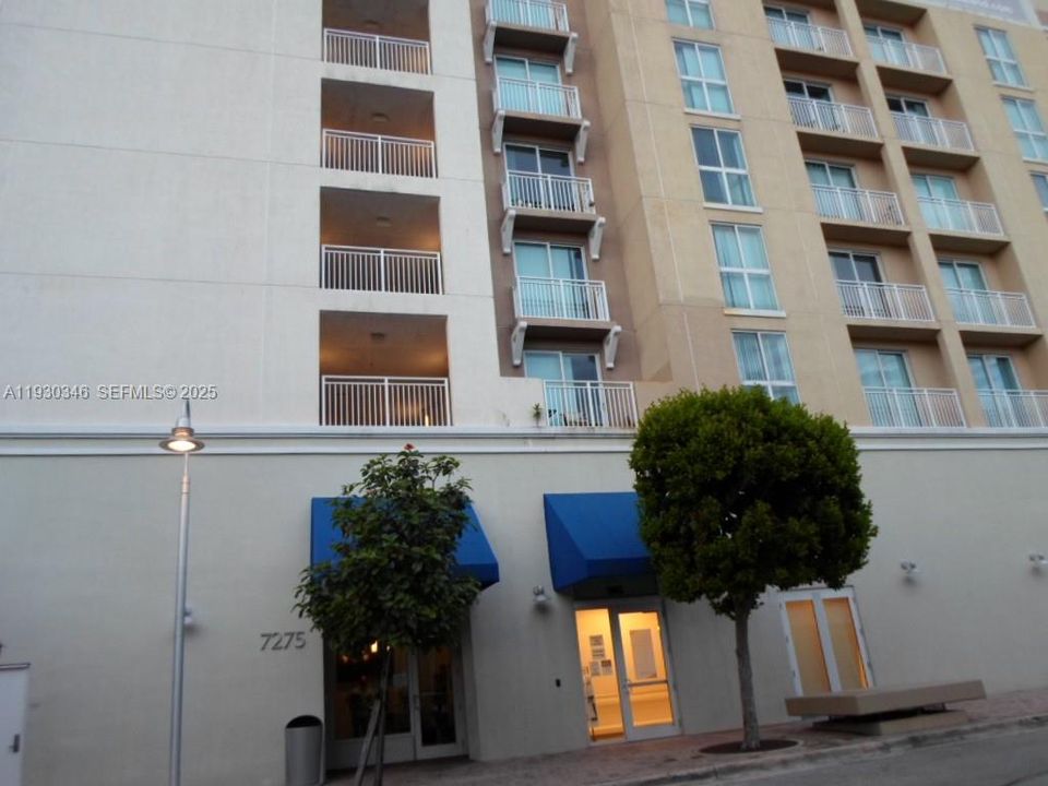 На продажу: $470,000 (2 спален, 2 ванн, 955 Квадратных фут)