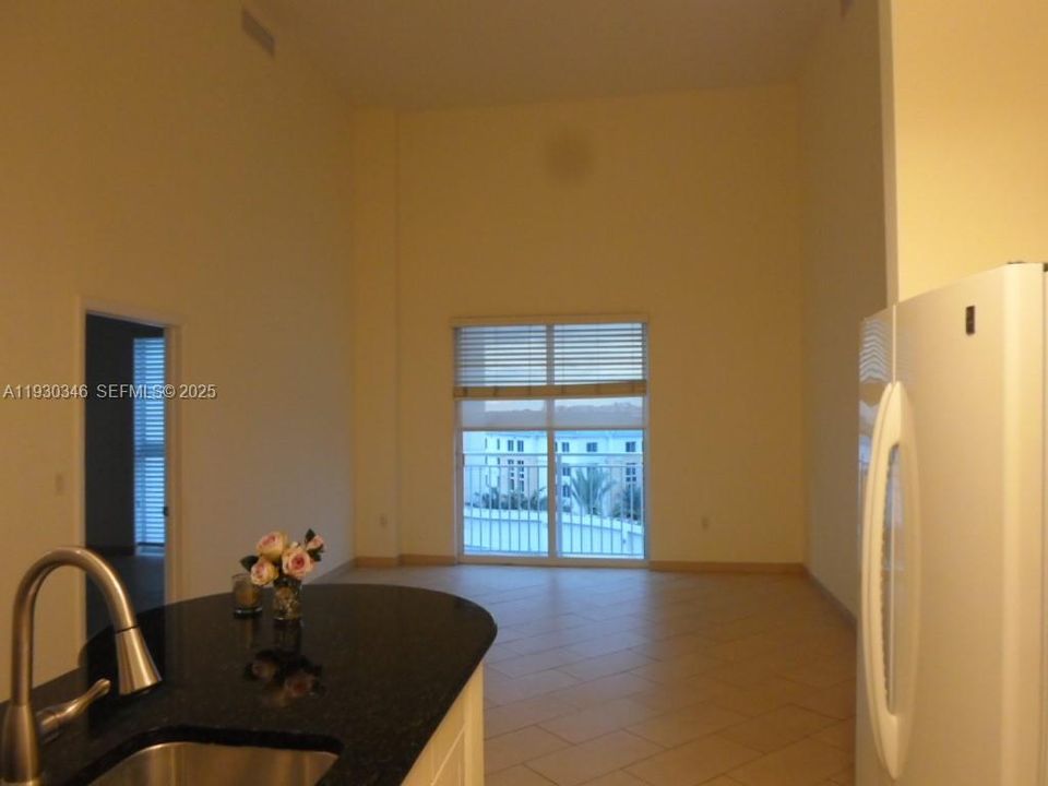 На продажу: $470,000 (2 спален, 2 ванн, 955 Квадратных фут)