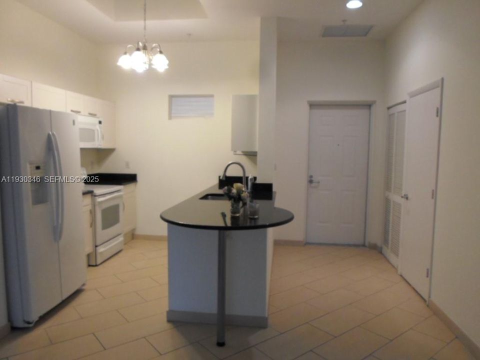 На продажу: $470,000 (2 спален, 2 ванн, 955 Квадратных фут)