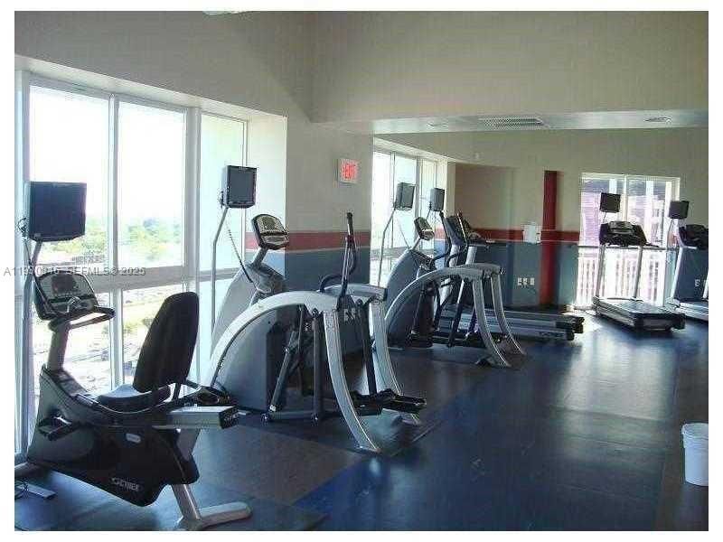 На продажу: $470,000 (2 спален, 2 ванн, 955 Квадратных фут)