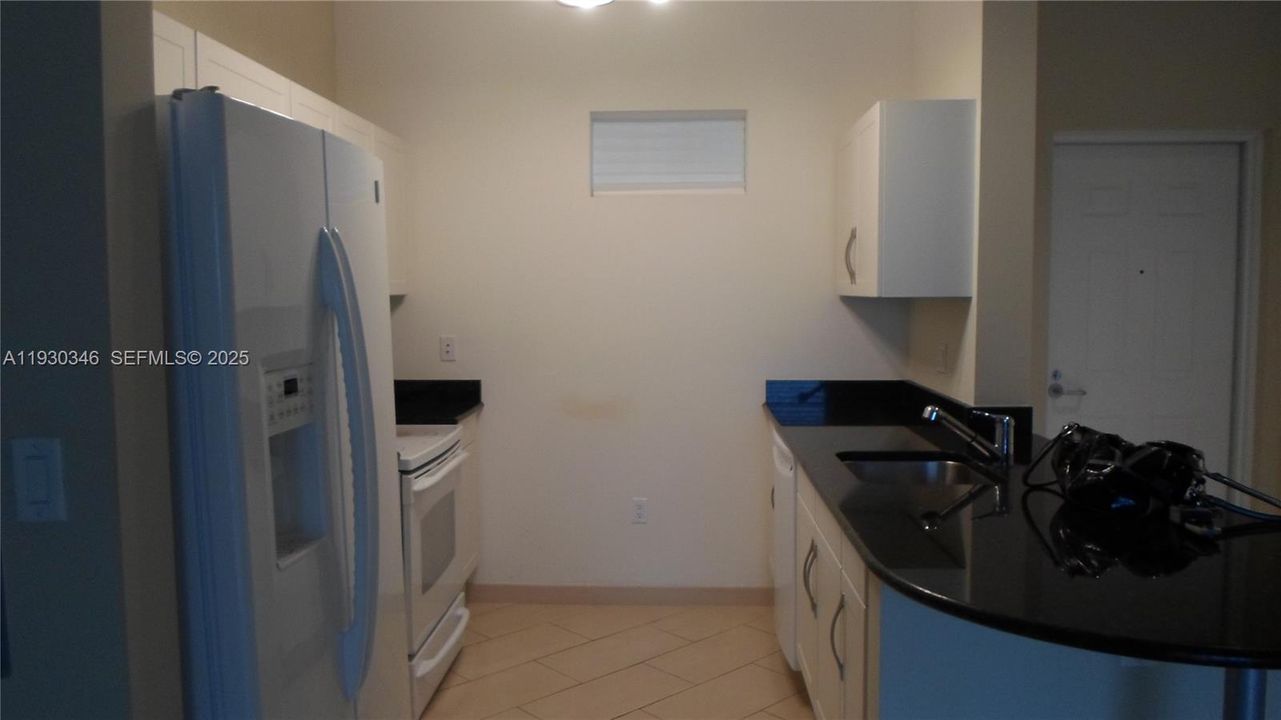 На продажу: $470,000 (2 спален, 2 ванн, 955 Квадратных фут)