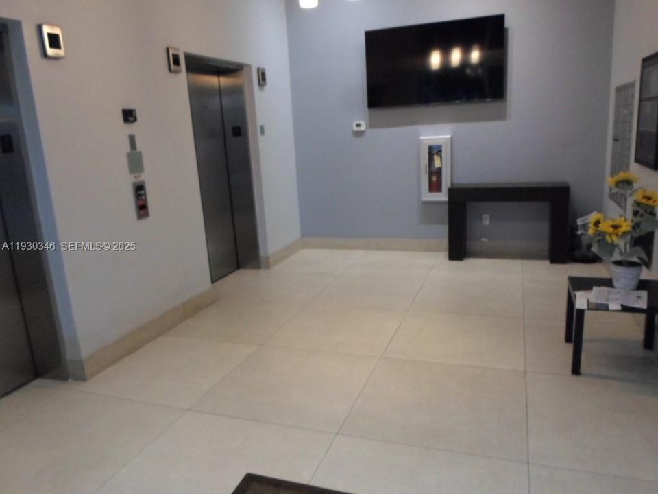 На продажу: $470,000 (2 спален, 2 ванн, 955 Квадратных фут)