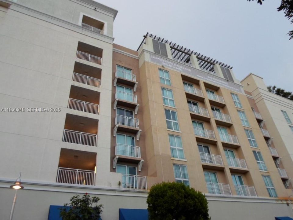 На продажу: $470,000 (2 спален, 2 ванн, 955 Квадратных фут)