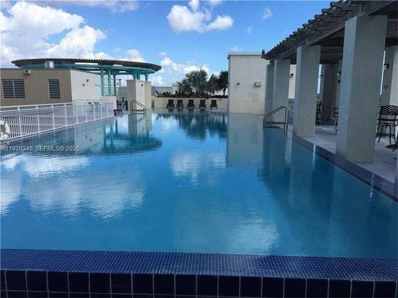 На продажу: $470,000 (2 спален, 2 ванн, 955 Квадратных фут)