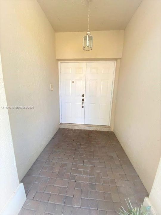 For Rent: $4,400 (4 beds, 2 baths, 2116 Square Feet)