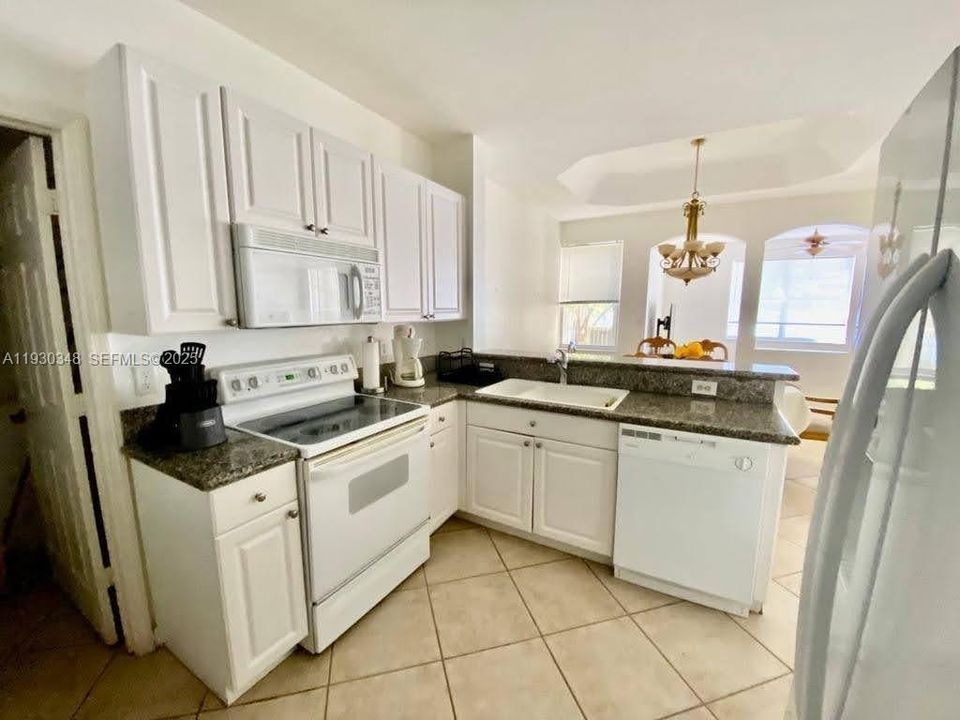 For Rent: $4,400 (4 beds, 2 baths, 2116 Square Feet)