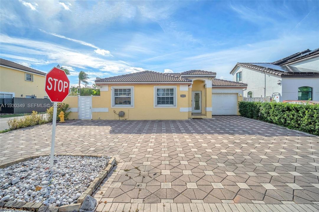 For Sale: $599,999 (4 beds, 2 baths, 1511 Square Feet)