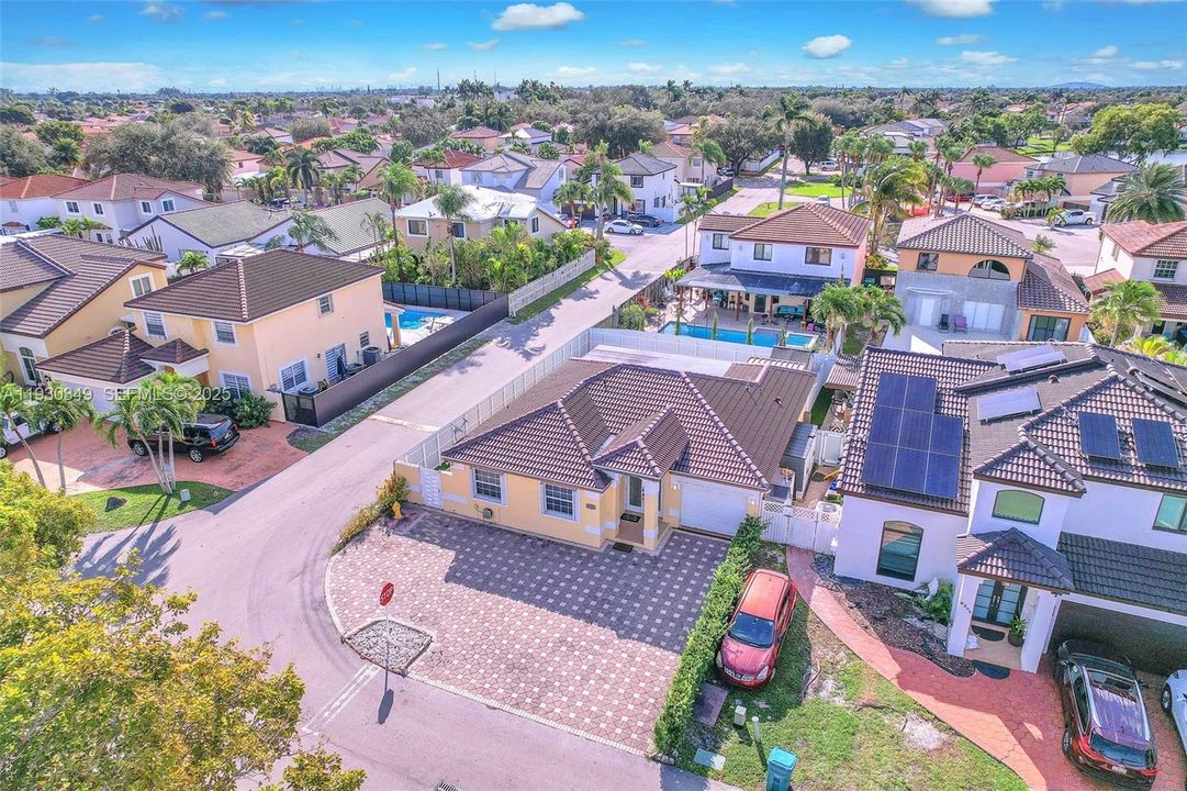 For Sale: $599,999 (4 beds, 2 baths, 1511 Square Feet)