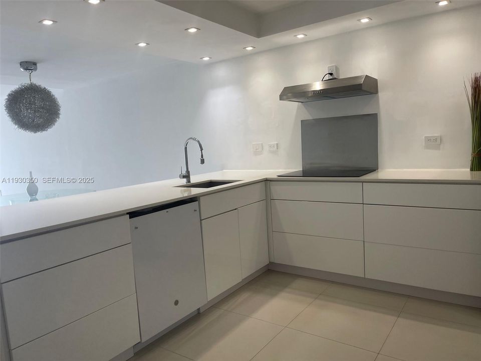 For Sale: $219,000 (2 beds, 2 baths, 1315 Square Feet)