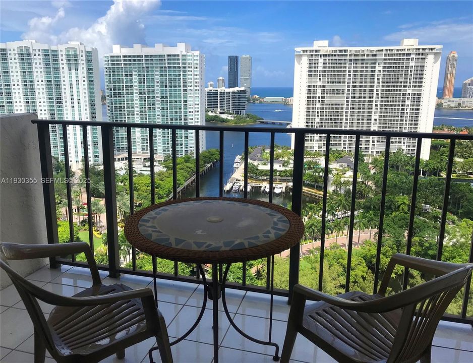 出租: $2,500 (2 贝兹, 2 浴室, 1043 平方英尺)