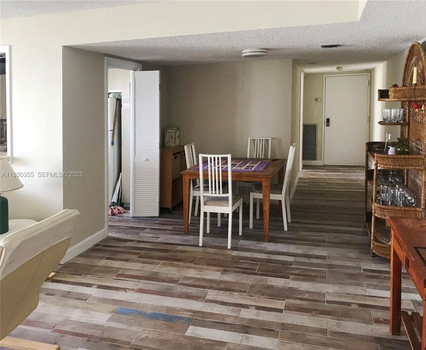 出租: $2,500 (2 贝兹, 2 浴室, 1043 平方英尺)