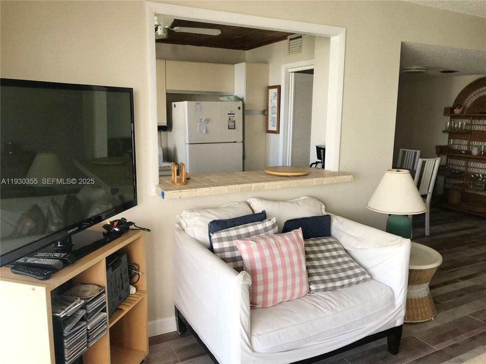 出租: $2,500 (2 贝兹, 2 浴室, 1043 平方英尺)