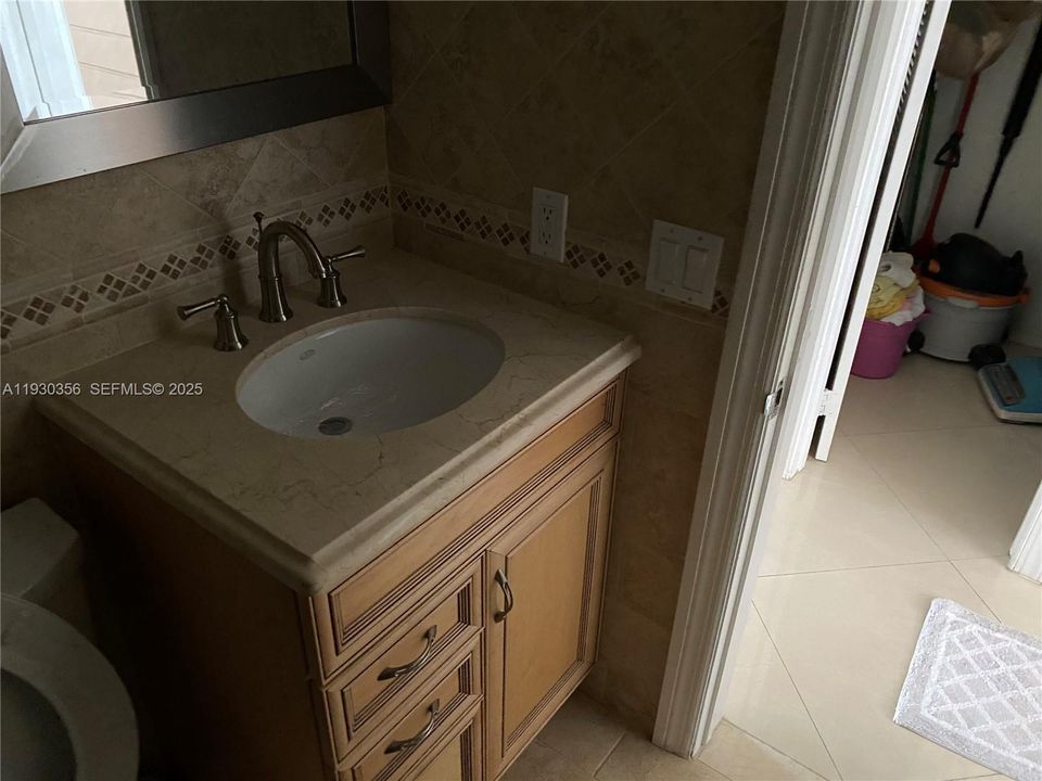 For Rent: $1,700 (1 beds, 1 baths, 620 Square Feet)