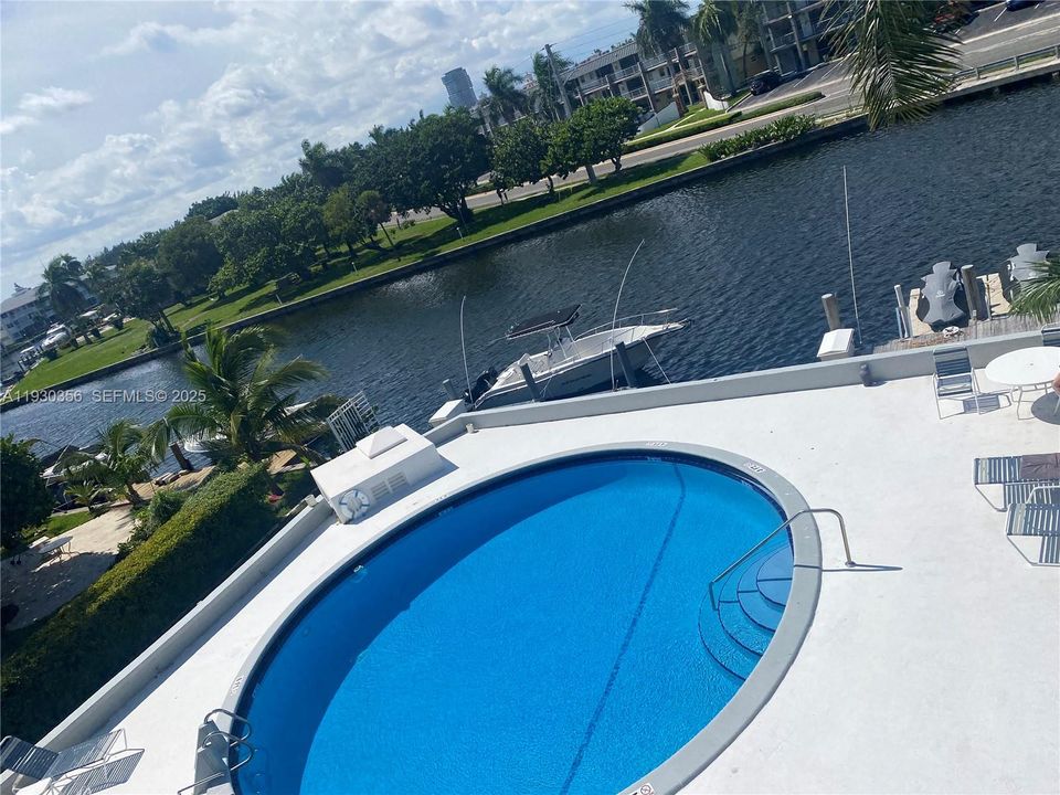 For Rent: $1,700 (1 beds, 1 baths, 620 Square Feet)