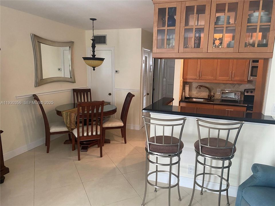 For Rent: $1,700 (1 beds, 1 baths, 620 Square Feet)