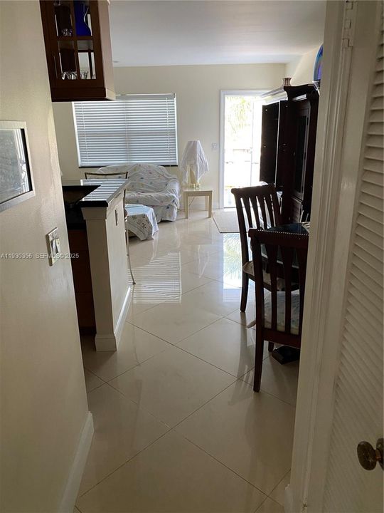 For Rent: $1,700 (1 beds, 1 baths, 620 Square Feet)