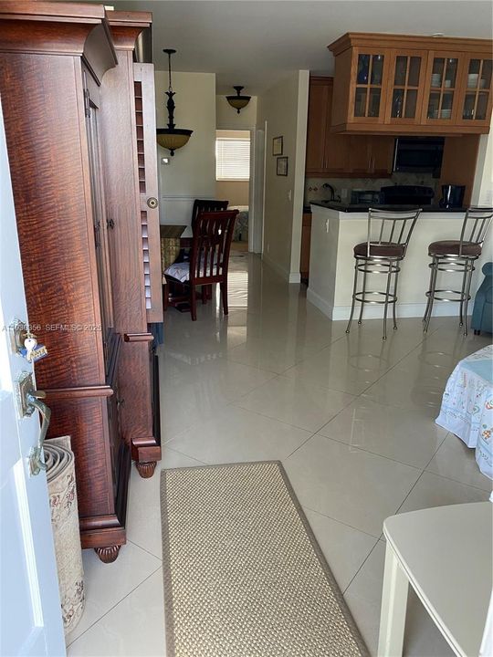 For Rent: $1,700 (1 beds, 1 baths, 620 Square Feet)