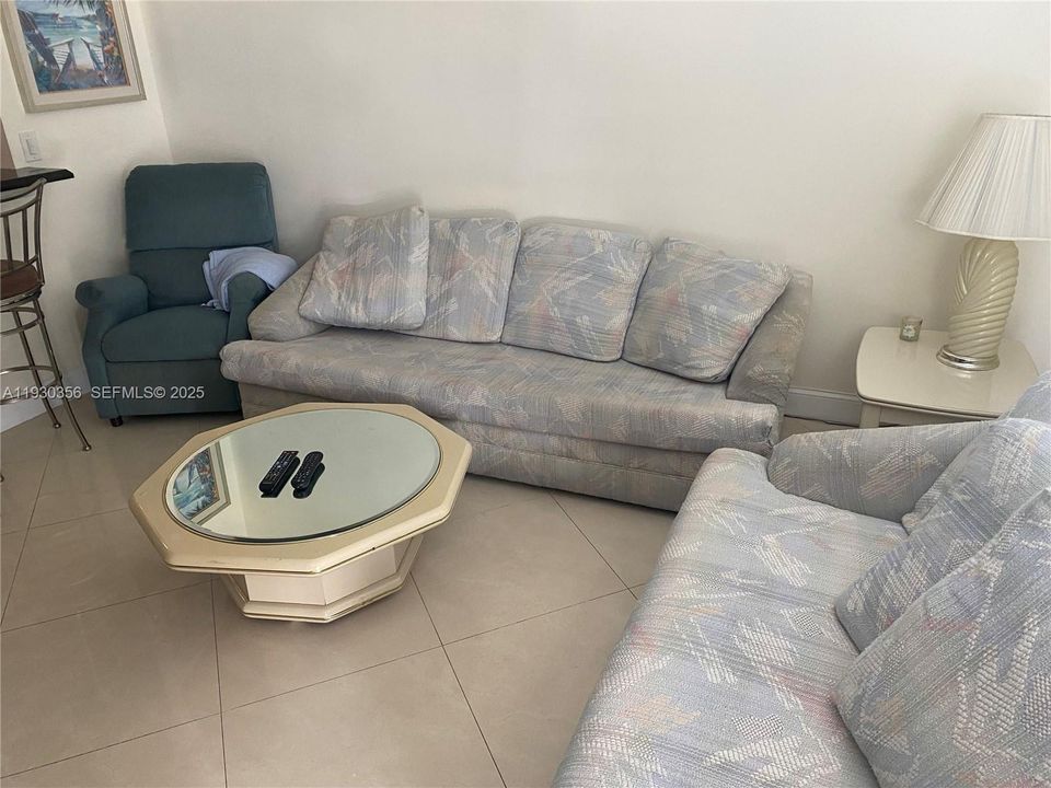 For Rent: $1,700 (1 beds, 1 baths, 620 Square Feet)