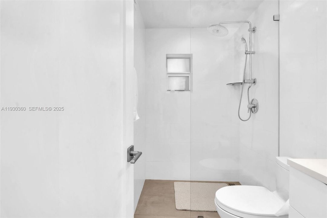 For Rent: $2,200 (1 beds, 1 baths, 1400 Square Feet)