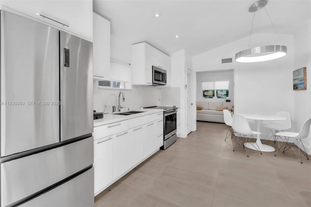 For Rent: $2,200 (1 beds, 1 baths, 1400 Square Feet)