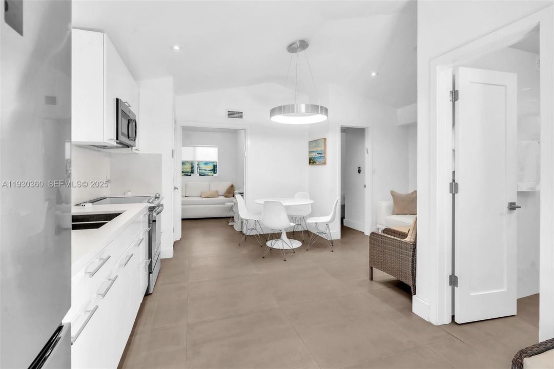 For Rent: $2,200 (1 beds, 1 baths, 1400 Square Feet)