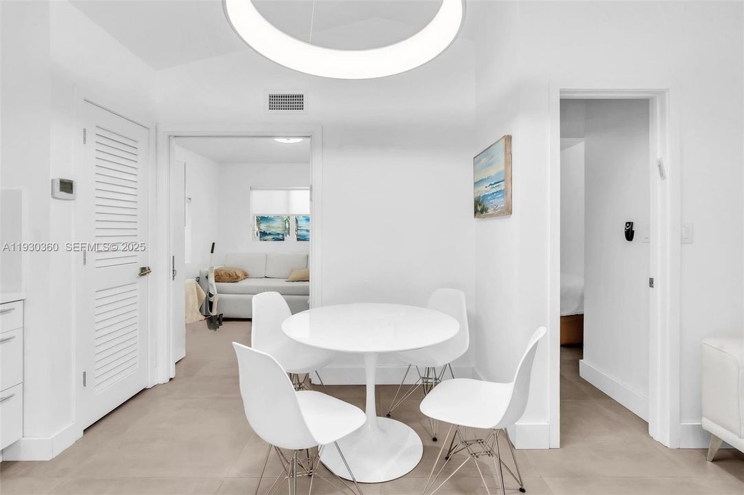 For Rent: $2,200 (1 beds, 1 baths, 1400 Square Feet)