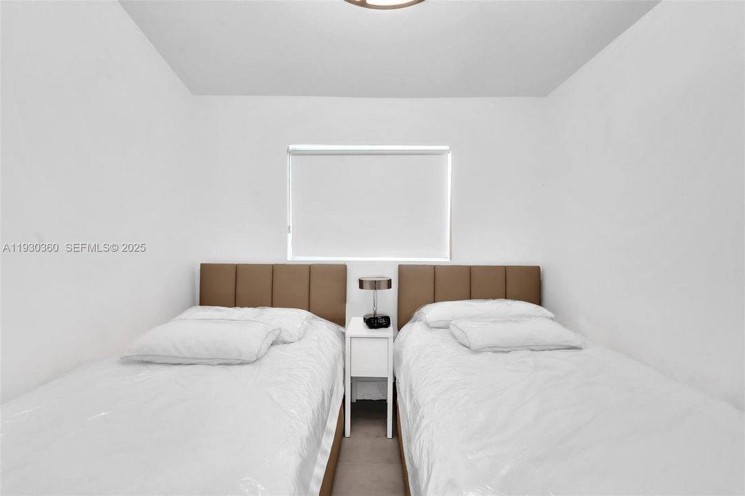 For Rent: $2,200 (1 beds, 1 baths, 1400 Square Feet)