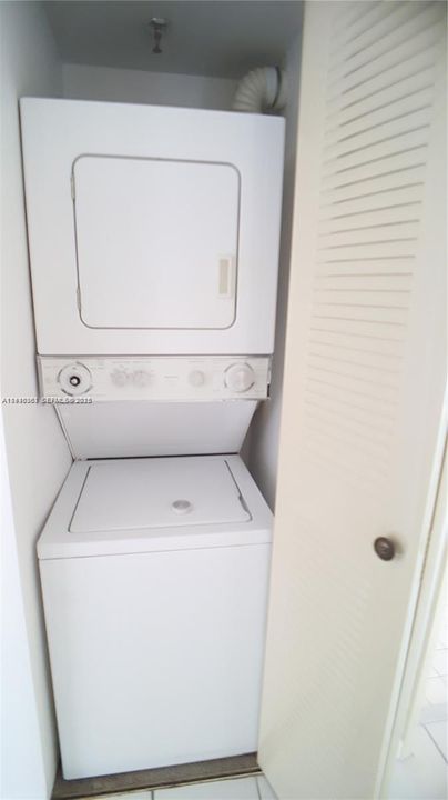 For Sale: $420,000 (2 beds, 2 baths, 1000 Square Feet)