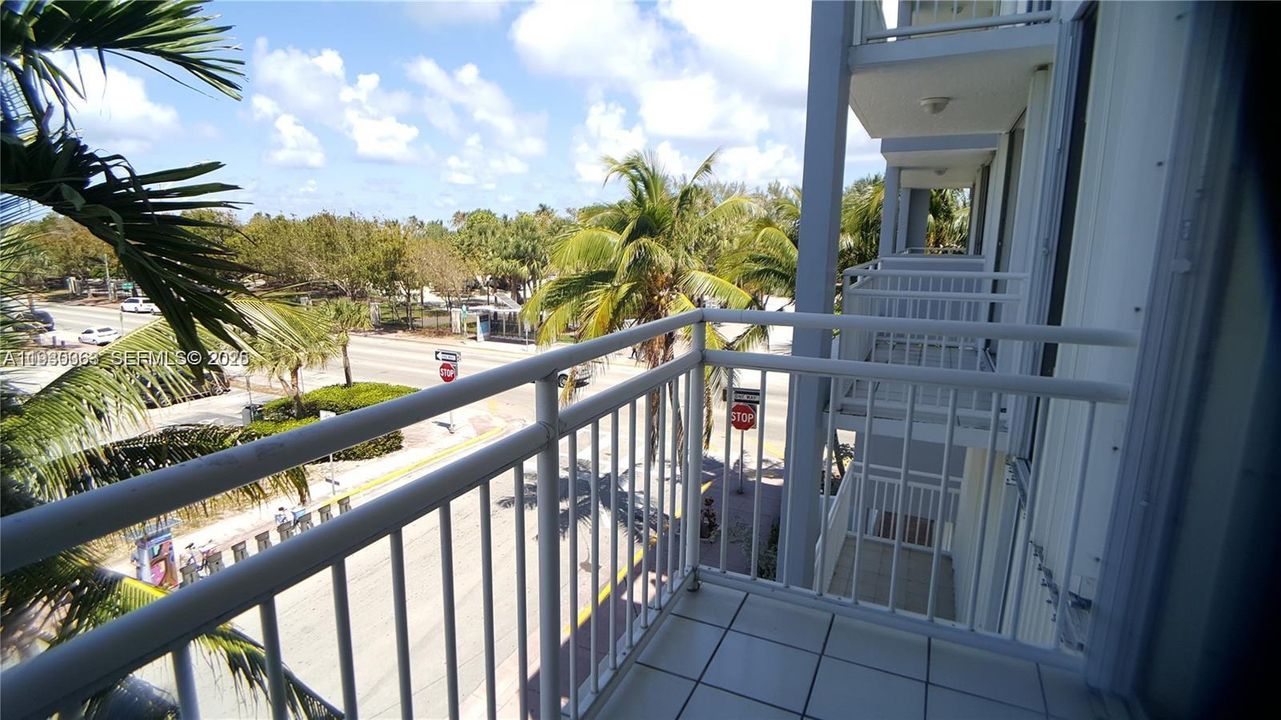 For Sale: $420,000 (2 beds, 2 baths, 1000 Square Feet)