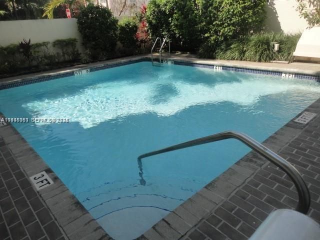 For Sale: $420,000 (2 beds, 2 baths, 1000 Square Feet)