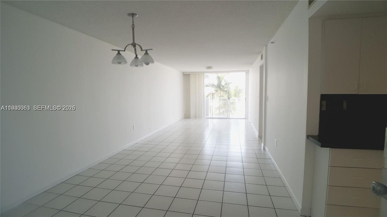 For Sale: $420,000 (2 beds, 2 baths, 1000 Square Feet)