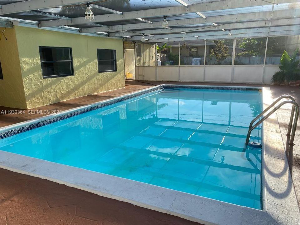 For Rent: $3,900 (4 beds, 2 baths, 1670 Square Feet)