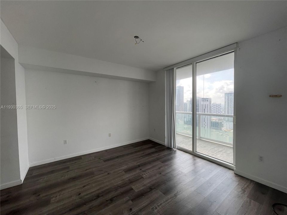 For Sale: $470,000 (1 beds, 1 baths, 845 Square Feet)