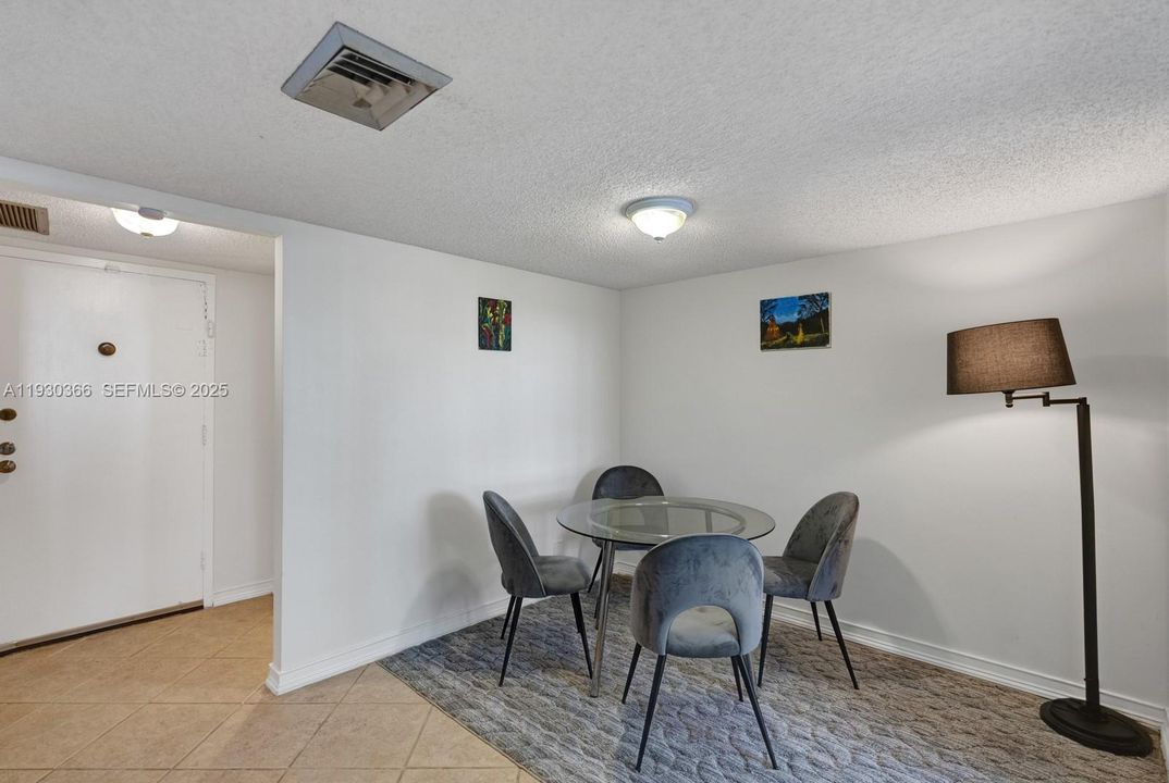 В аренду: $1,900 (1 спален, 1 ванн, 1066 Квадратных фут)