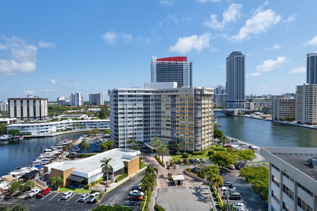 В аренду: $1,900 (1 спален, 1 ванн, 1066 Квадратных фут)