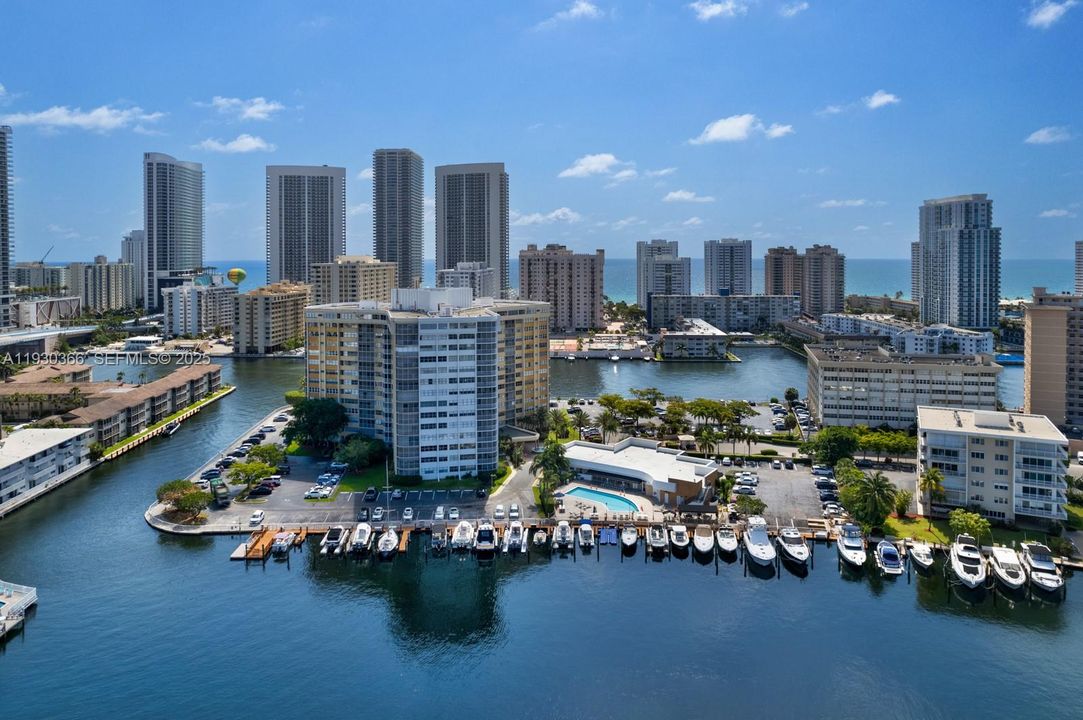 В аренду: $1,900 (1 спален, 1 ванн, 1066 Квадратных фут)