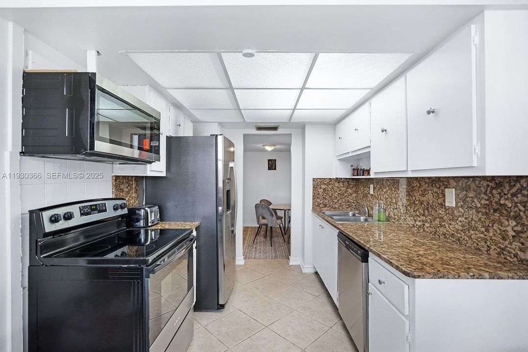 В аренду: $1,900 (1 спален, 1 ванн, 1066 Квадратных фут)