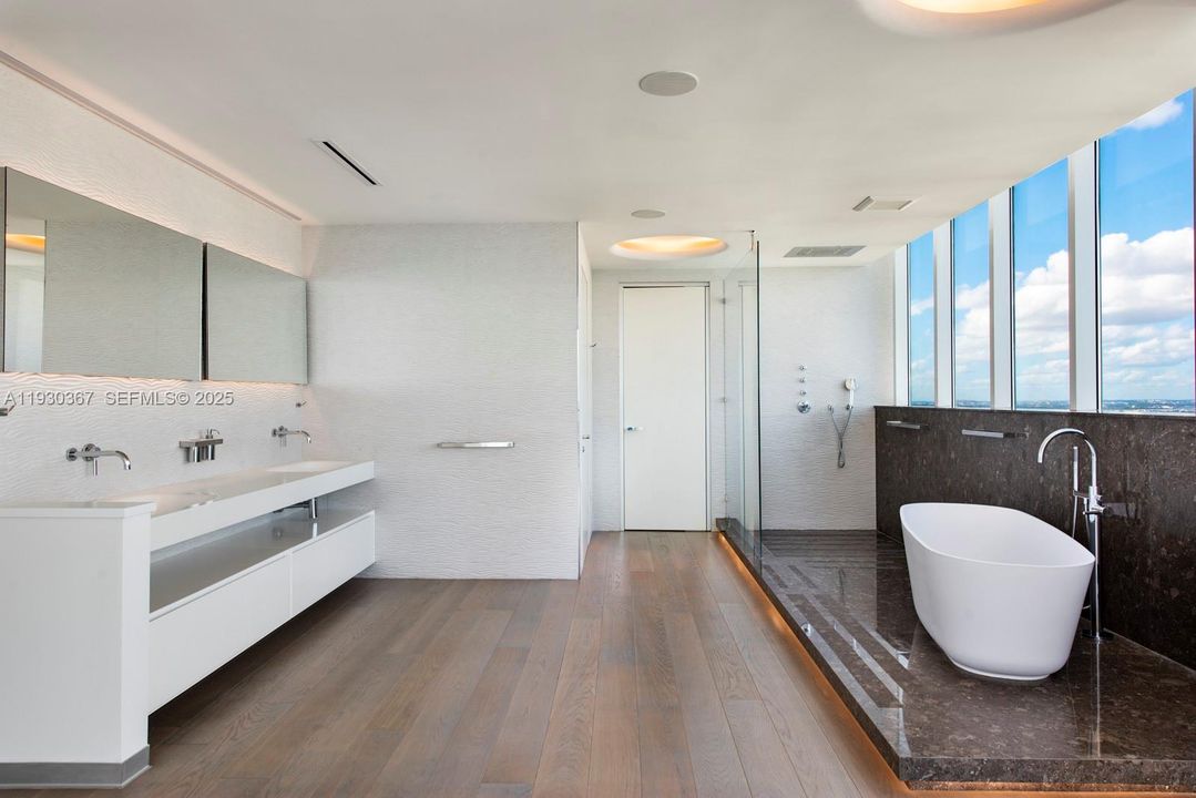 En Renta: $28,000 (4 camas, 4 baños, 4495 Pies cuadrados)