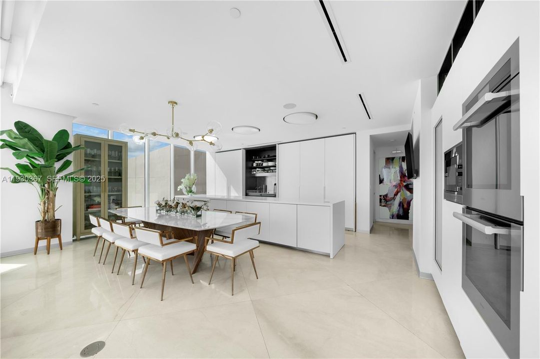 En Renta: $28,000 (4 camas, 4 baños, 4495 Pies cuadrados)