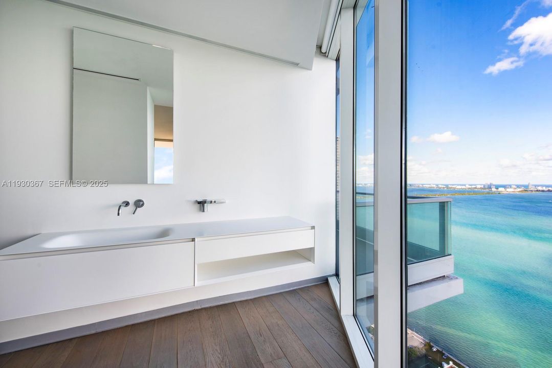 En Renta: $28,000 (4 camas, 4 baños, 4495 Pies cuadrados)