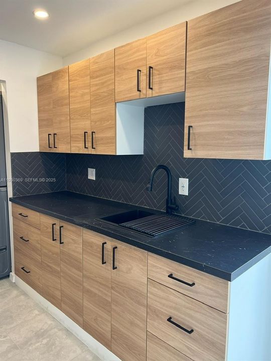 В аренду: $2,100 (2 спален, 1 ванн, 975 Квадратных фут)