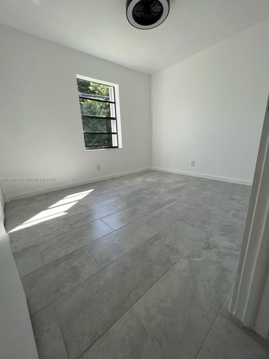 В аренду: $2,100 (2 спален, 1 ванн, 975 Квадратных фут)